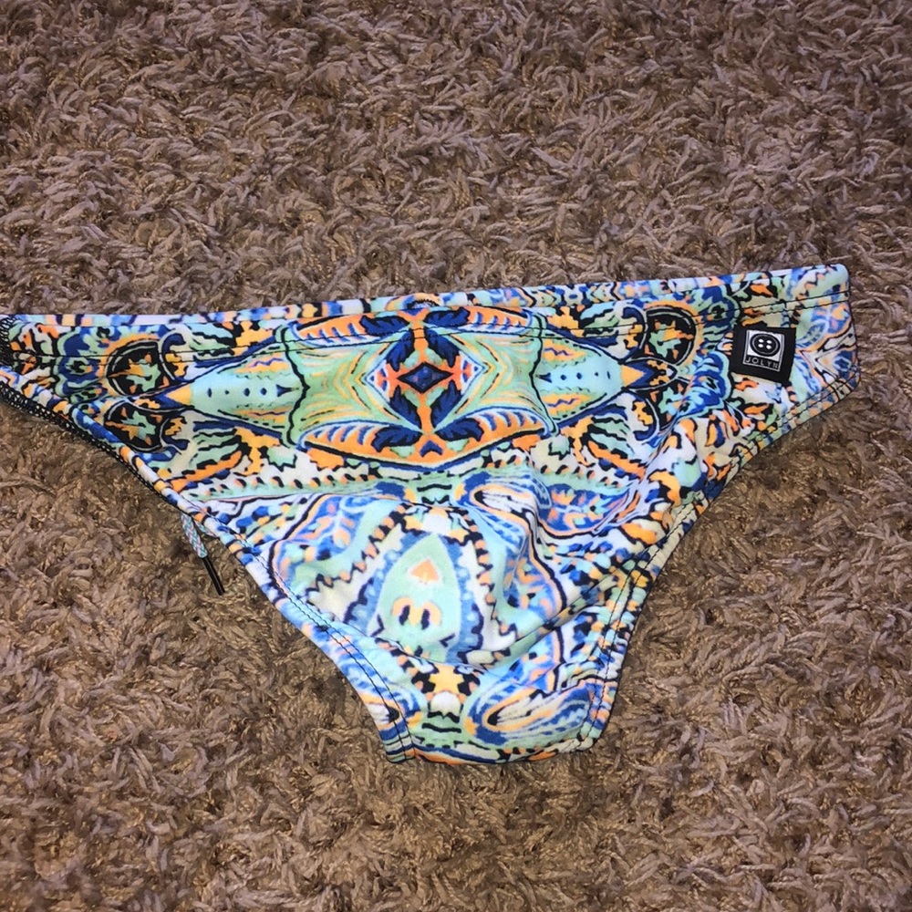 Jolyn bottoms
